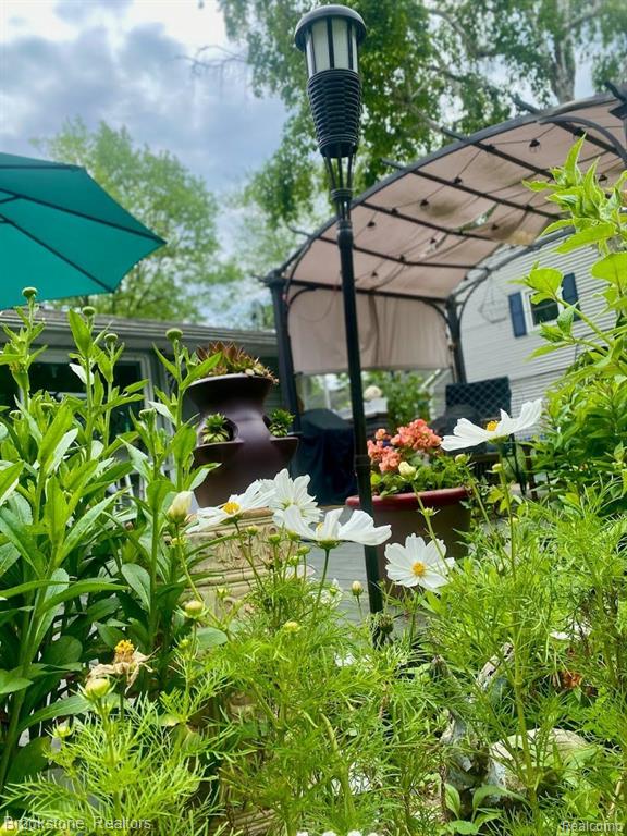 7146 ARROWOOD Drive, West Bloomfield, MI 48324 — Photo 37