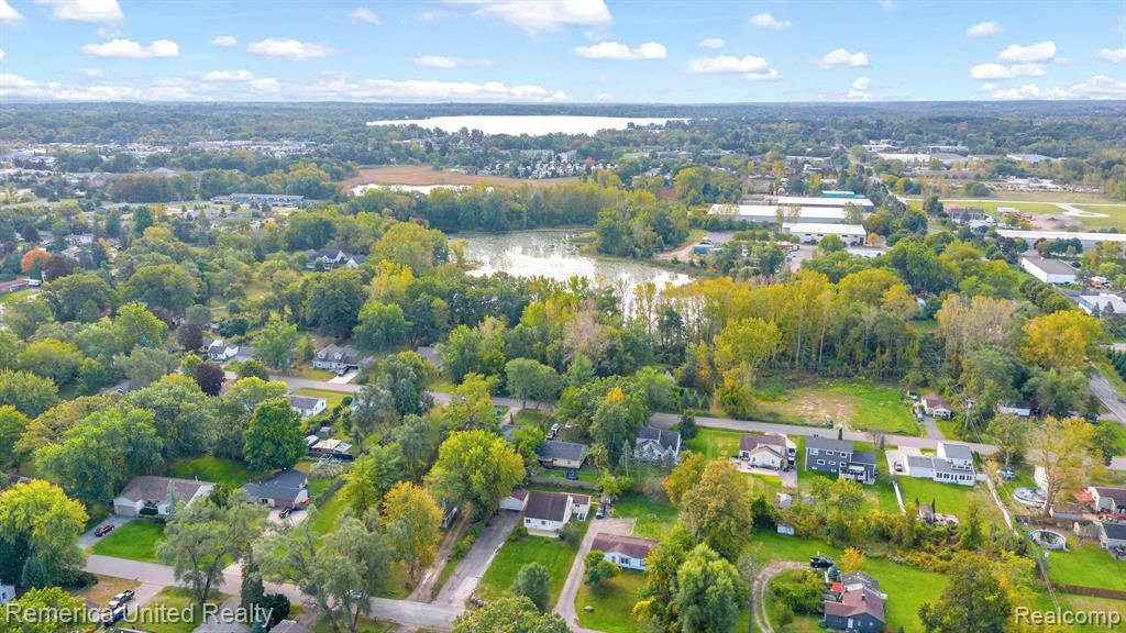 915 BRUSHWOOD Drive, Wolverine Lake, MI 48390 — Photo 35