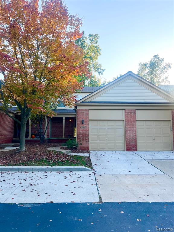 3143 VILLAGE Circle S, Ann Arbor, MI 48108