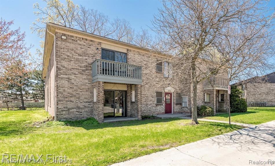 286 E. 13 MILE Road, Madison Heights, MI 48071 — Photo 2