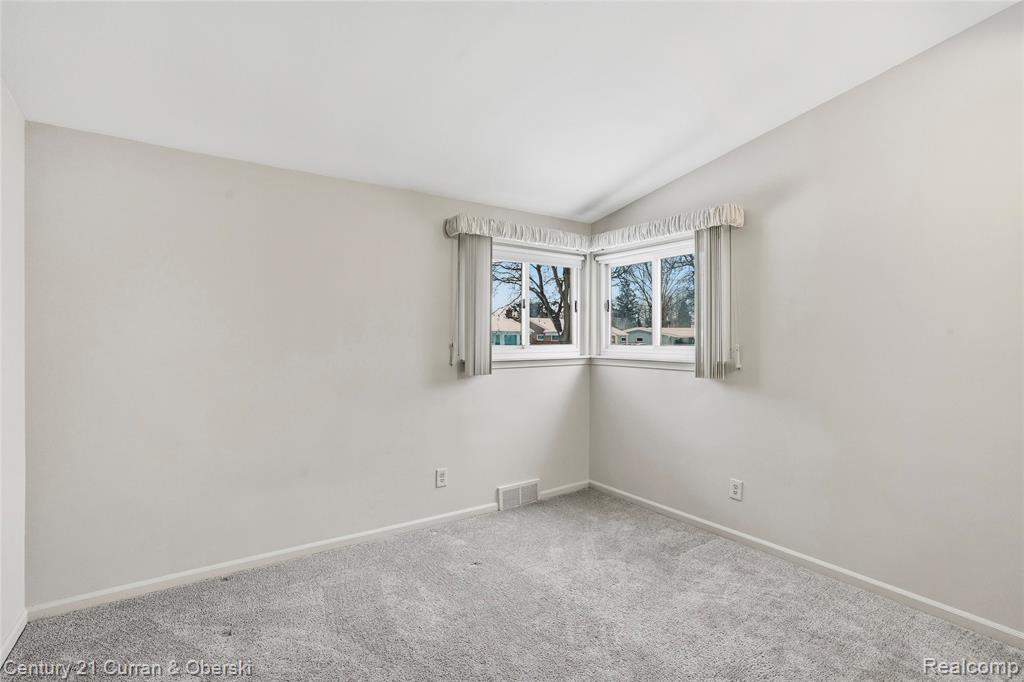 7479 N Charlesworth Street, Dearborn Heights, MI 48127 — Photo 17