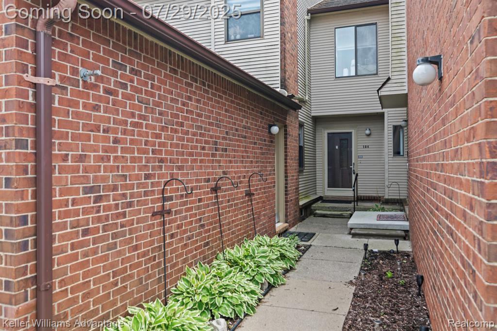 6660 Ridgefield Circle, 104, West Bloomfield, MI — Photo 47