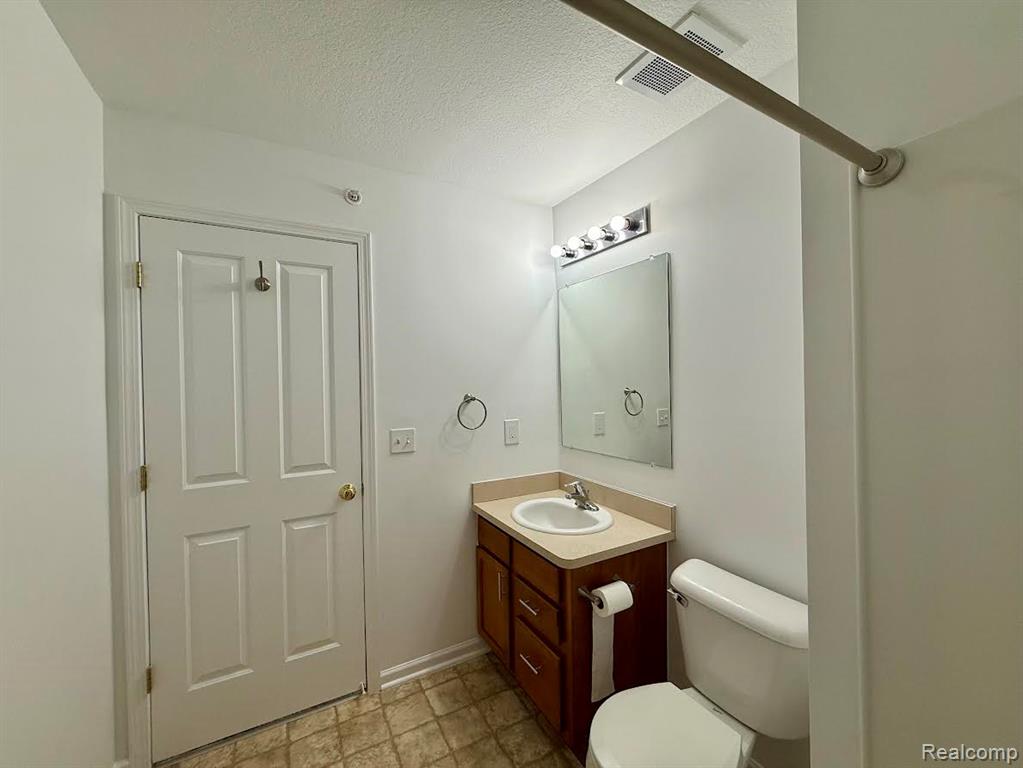 29067 Cullen Drive, Romulus, MI 48174 — Photo 36