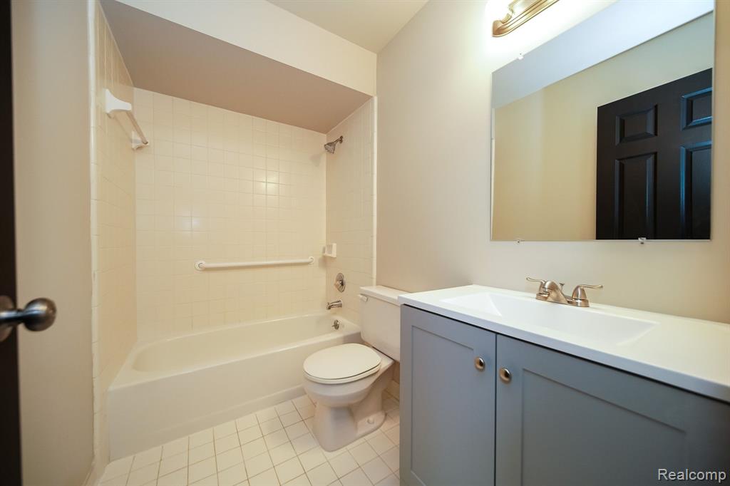 460 OAKGROVE, Clawson, MI — Photo 41