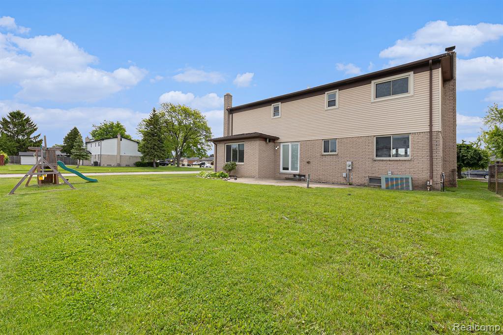 4325 Fox Hill Drive, Sterling Heights, MI 48310 — Photo 24