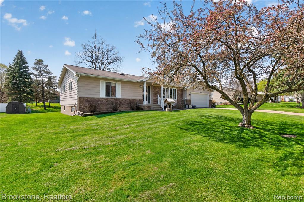 1086 Risecliff Drive, Grand Blanc, MI 48439 — Photo 2