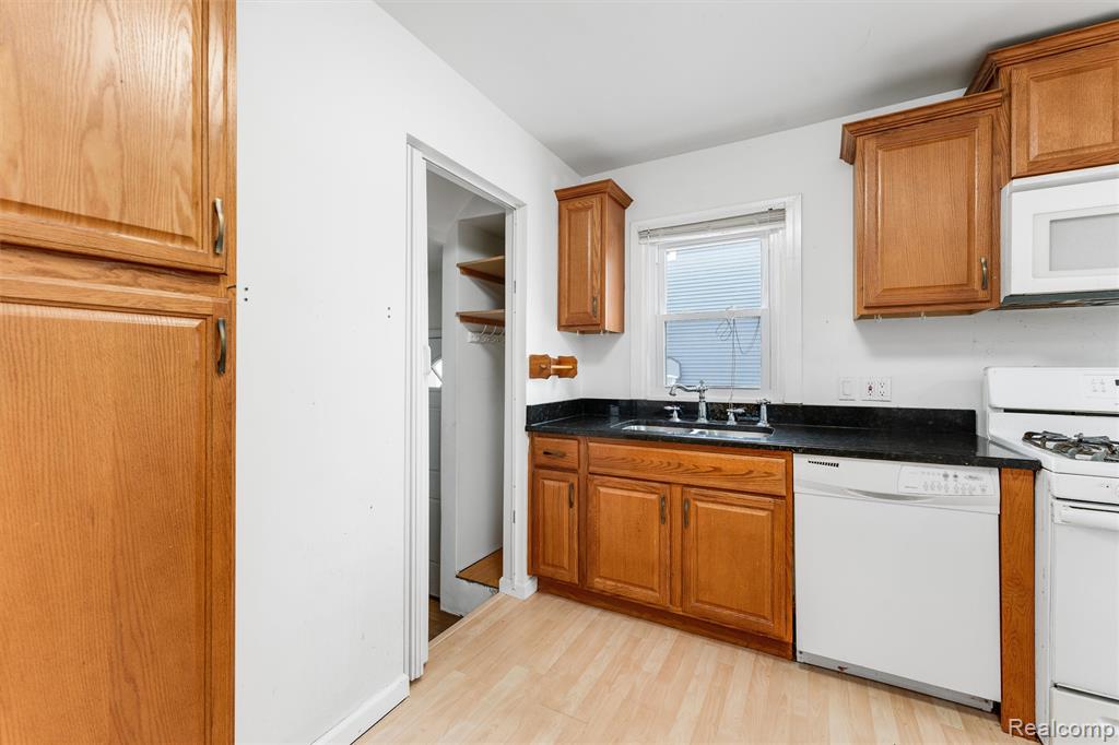 3318 Wakefield Road, Berkley, MI 48072 — Photo 11