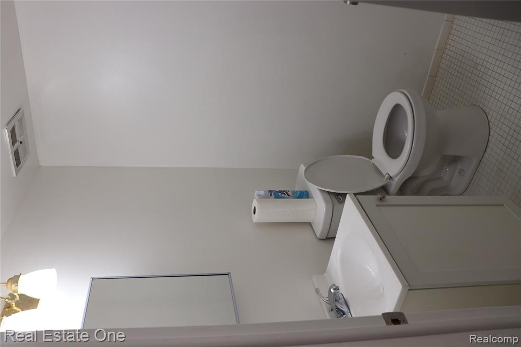 8256 Karam Boulevard, Warren, MI 48093 — Photo 11