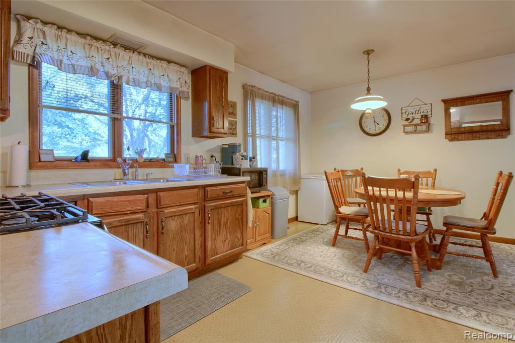 600 Oakville Waltz Road N, New Boston, MI 48164 — Photo 26