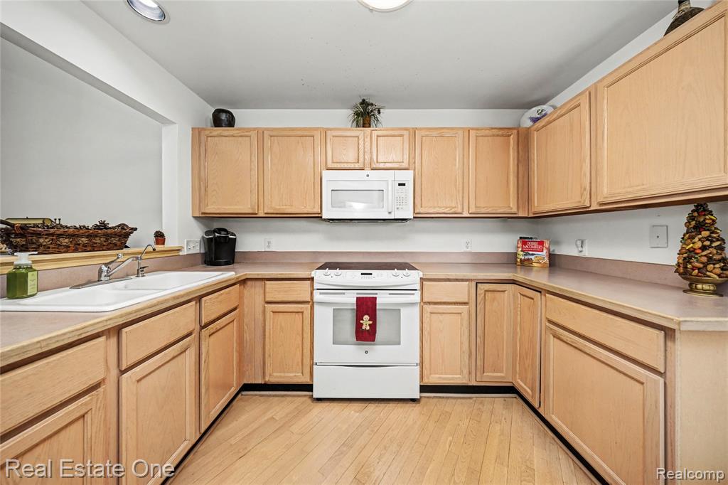 773 Red Maple Lane, Wixom, MI 48393 — Photo 16