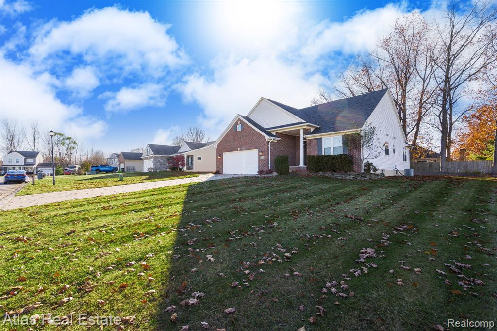4400 Pebble Creek Boulevard, Burton, MI 48439 — Photo 2