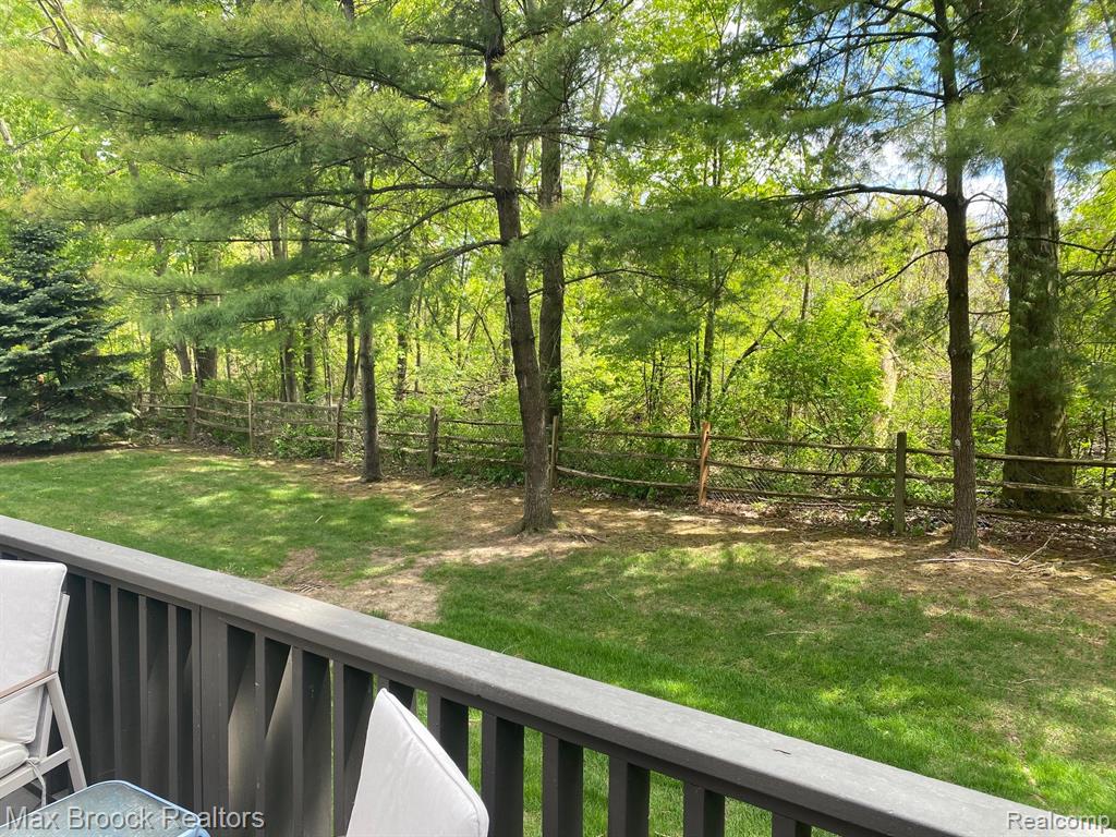 16226 PINE RIDGE Drive N, Fraser, MI 48026 — Photo 10