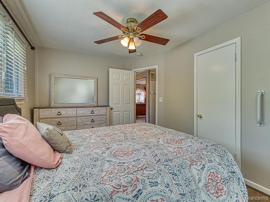6676 Syracuse Street, Taylor, MI 48180 — Photo 16