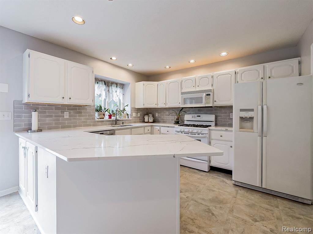 1394 MIDDLEWOOD Drive, Saline, MI 48176 — Photo 9