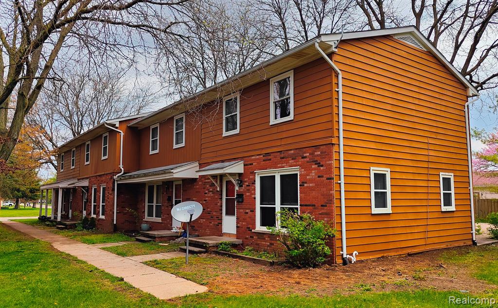 472 ROBBE Avenue, Belleville, MI 48111 — front exterior