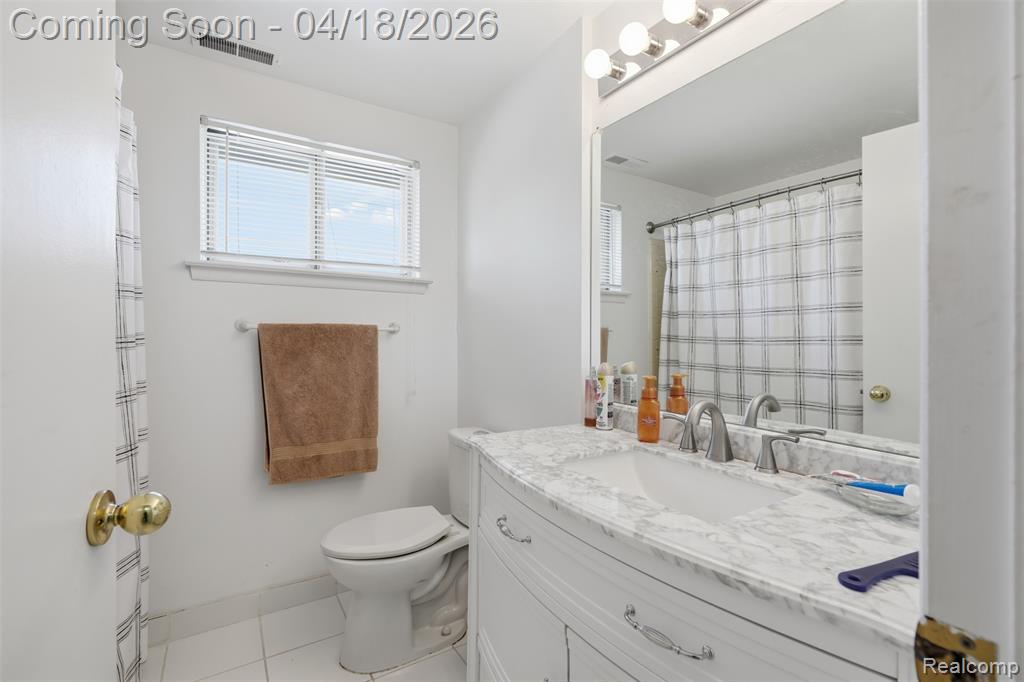 5585 Castleton Drive, West Bloomfield, MI — Photo 12