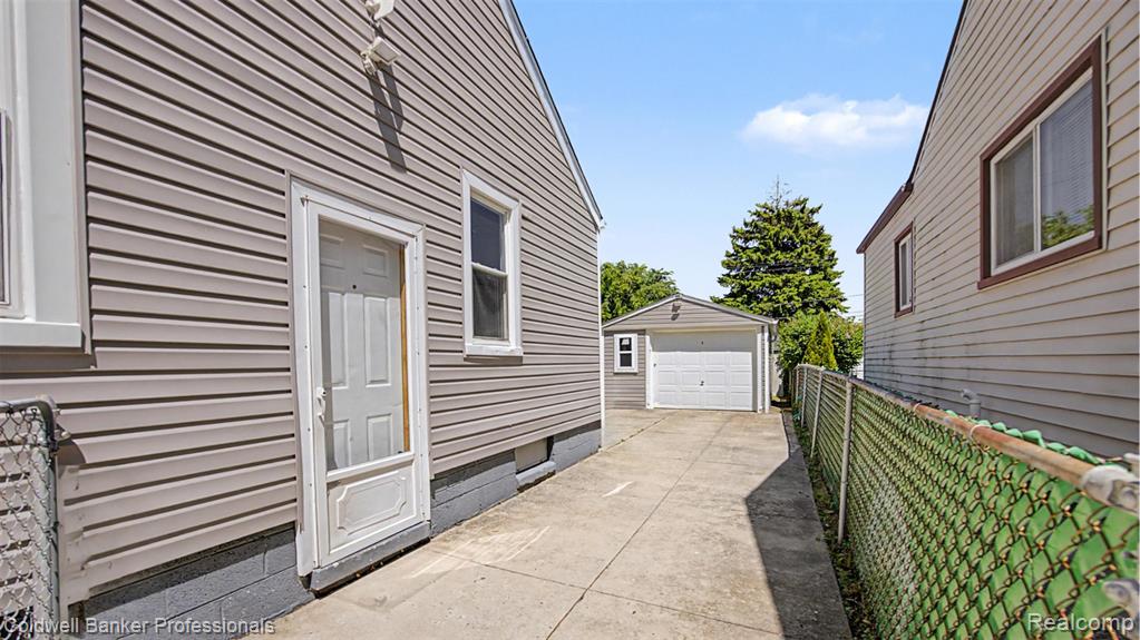23836 Rosalind Avenue, Eastpointe, MI 48021 — Photo 8