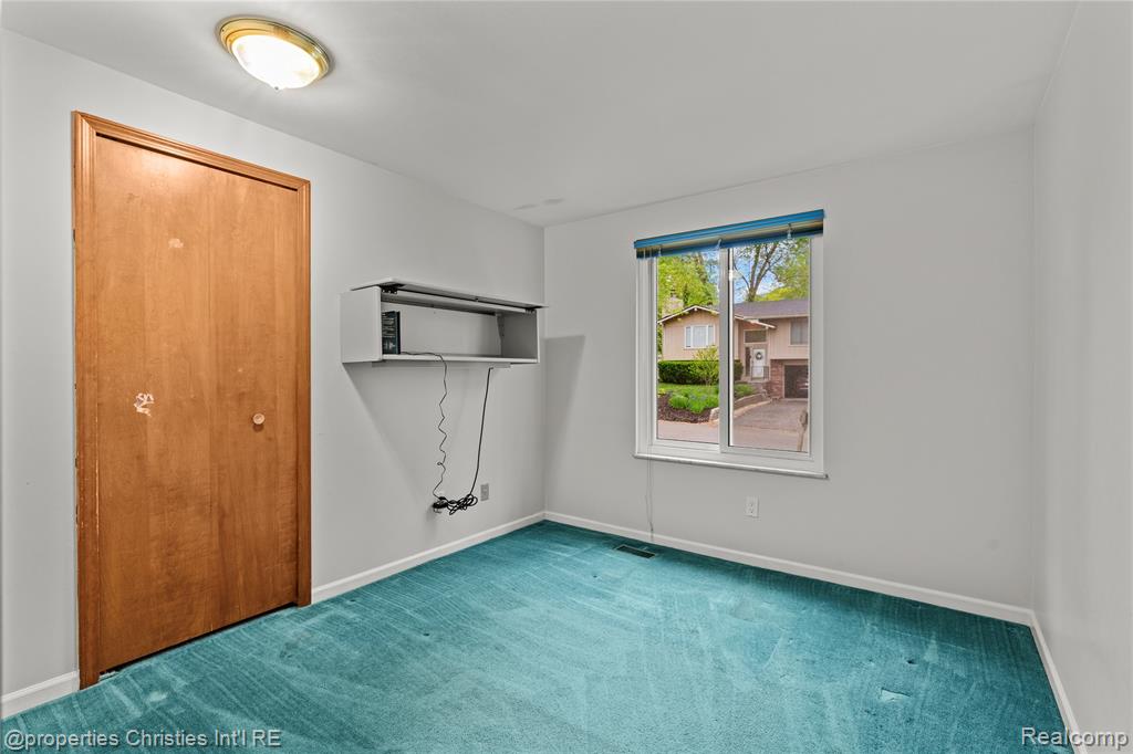 6785 GRASSLAND Avenue, West Bloomfield, MI 48324 — Photo 16