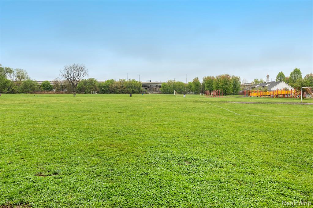1300 S BEATRICE Street, Detroit, MI 48217 — Photo 16