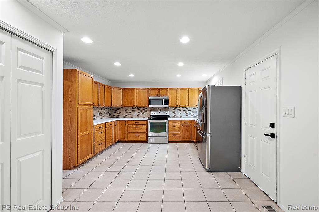 4550 JUSTINE Street, Shelby Twp, MI 48317 — Photo 37