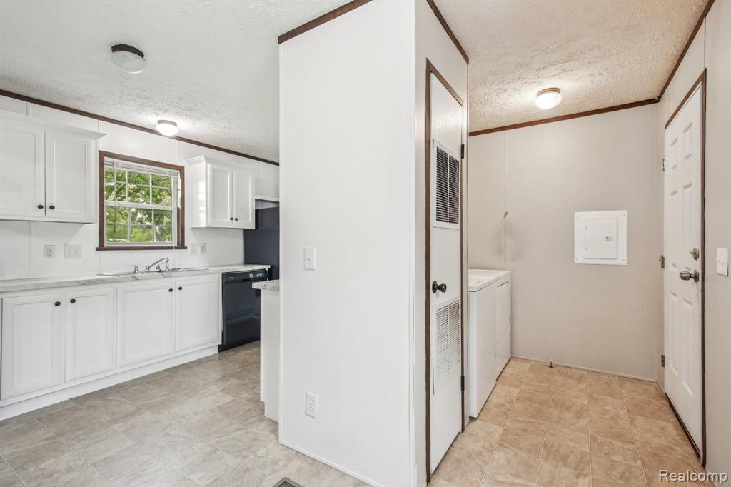 4726 Harrow Court, Sterling Heights, MI 48310 — Photo 11