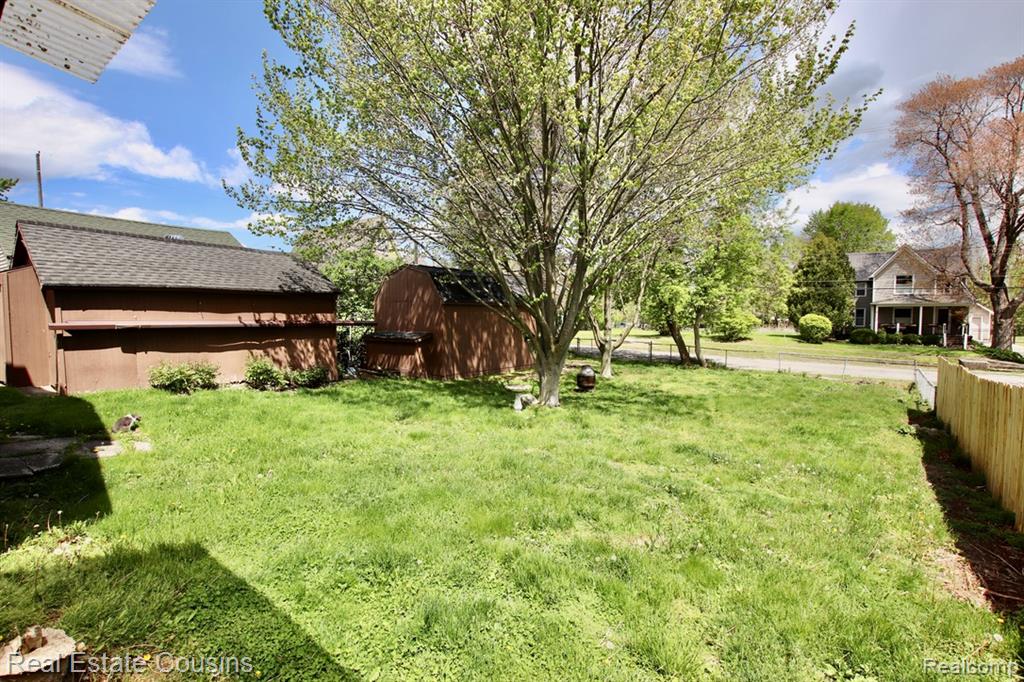 105 S Pine Street, Fenton, MI 48430 — Photo 20