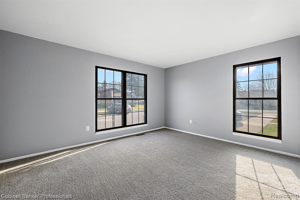 2685 ROUNDTREE Drive, Troy, MI 48083 — Photo 19