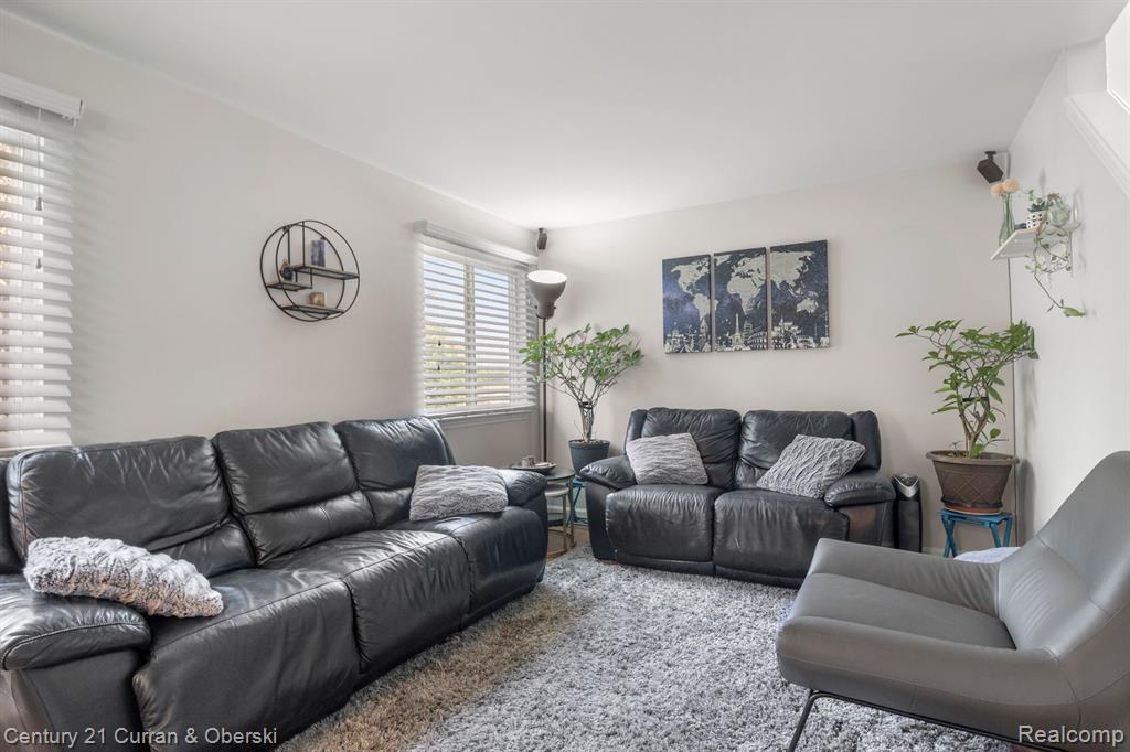 8611 BARRINGTON Drive, Ypsilanti, MI 48198 — Photo 9