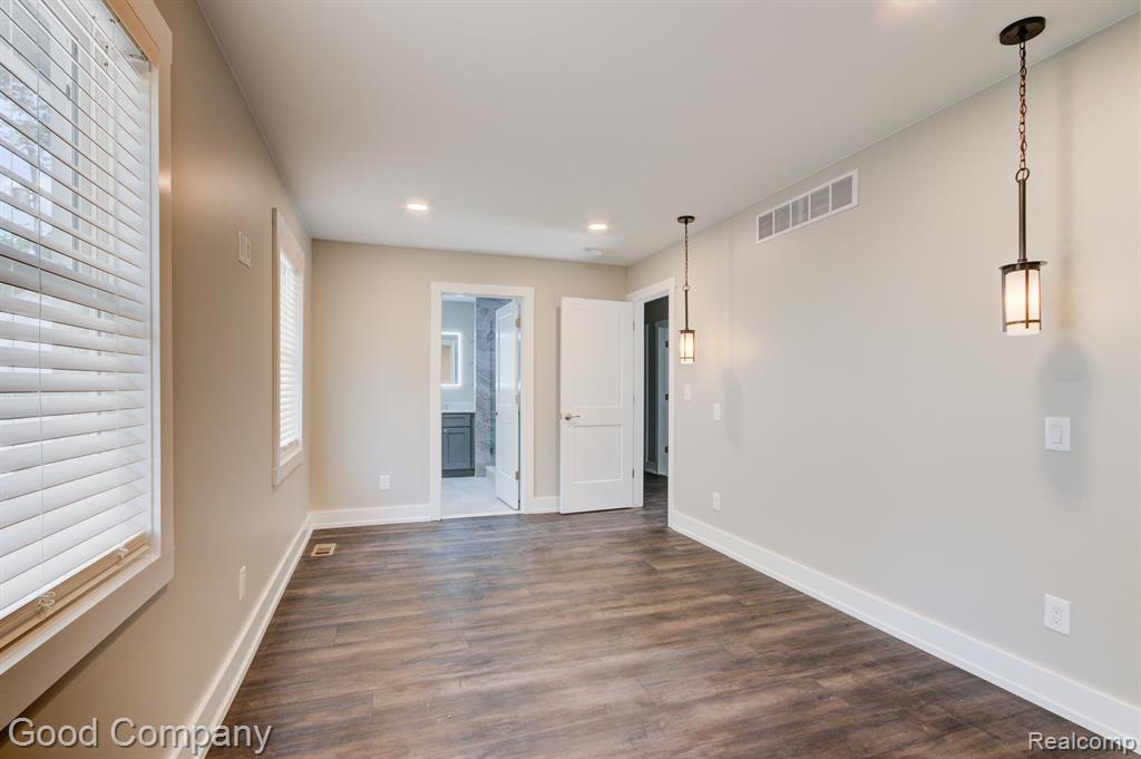 530 W HAZELHURST Street, Ferndale, MI 48220 — Photo 33