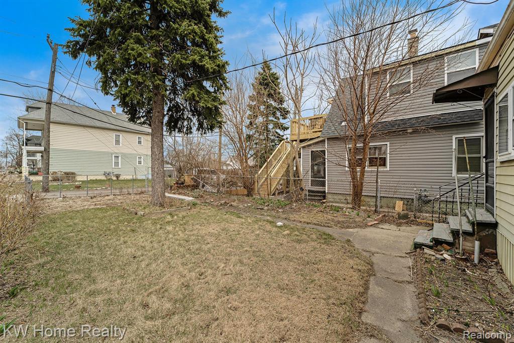 8436 LUMPKIN Street, Hamtramck, MI 48212 — Photo 16