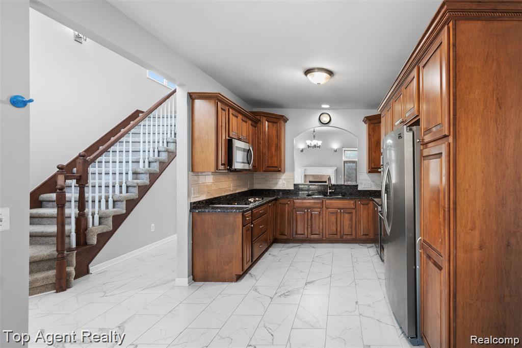 1066 Lorenzo Court, Troy, MI 48085 — Photo 11