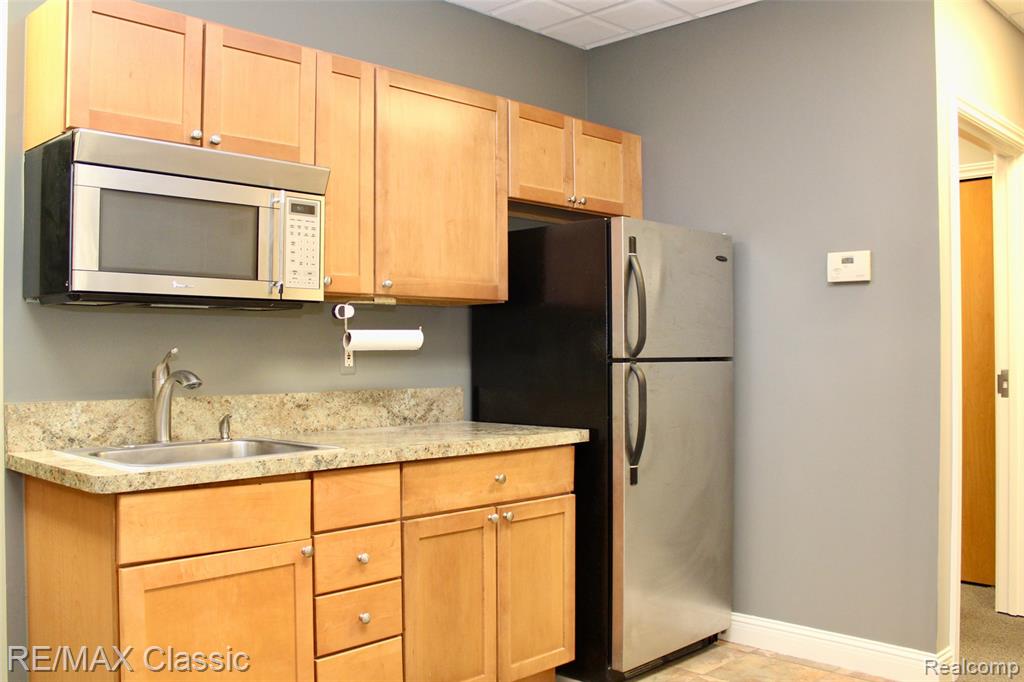 1550 N Milford Road, Milford, MI 48381 — Photo 3