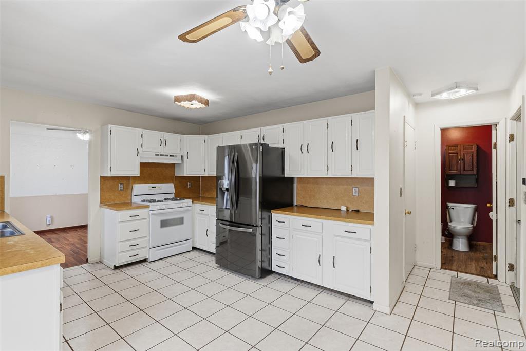 5037 W Court Street, Flint, MI 48532 — Photo 10