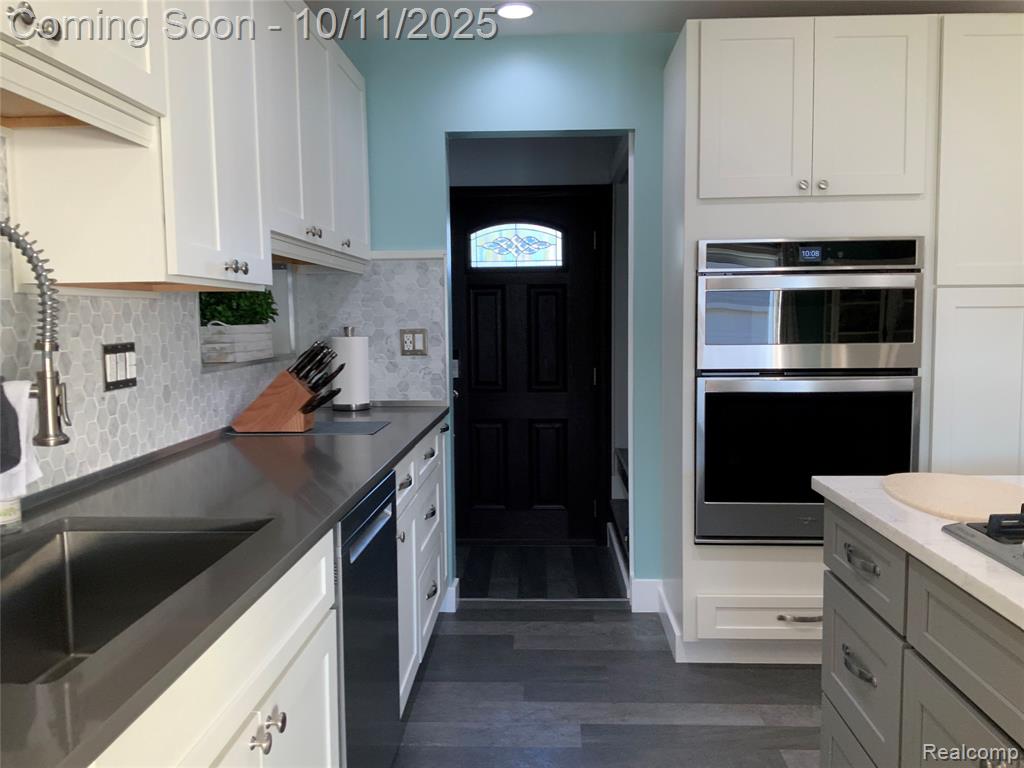 9130 E Bassett Court, Livonia, MI 48150 — Photo 30