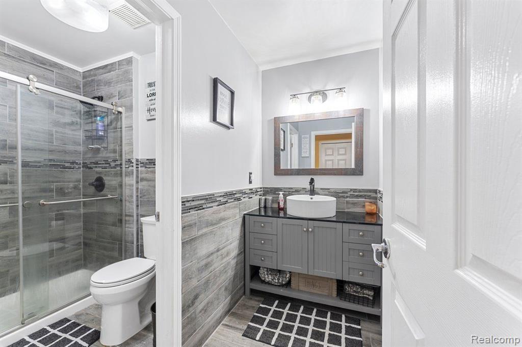 13517 MILTON Drive, Belleville, MI 48111 — Photo 39