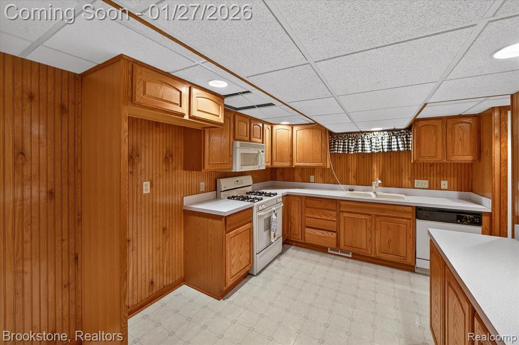 48686 French Creek Court, Utica, MI 48315 — Photo 40