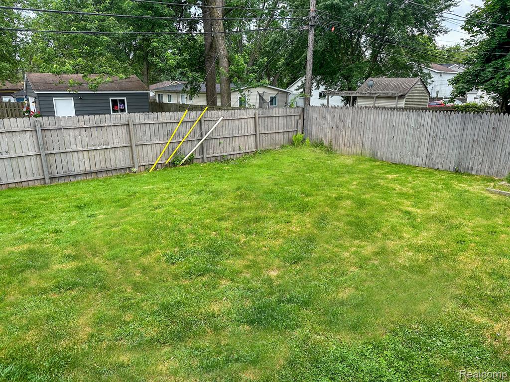 4013 CHENLOT Lane, Waterford, MI 48328 — Photo 27