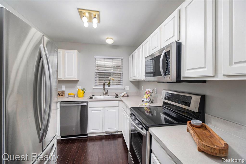 1895 FLAGSTONE Circle, Rochester, MI 48307 — Photo 14