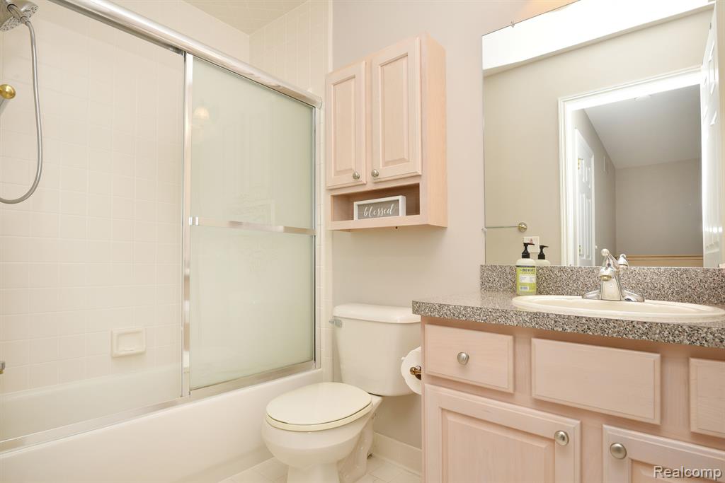 4297 SPRINGBROOK Drive, Sterling Heights, MI 48314 — Photo 34
