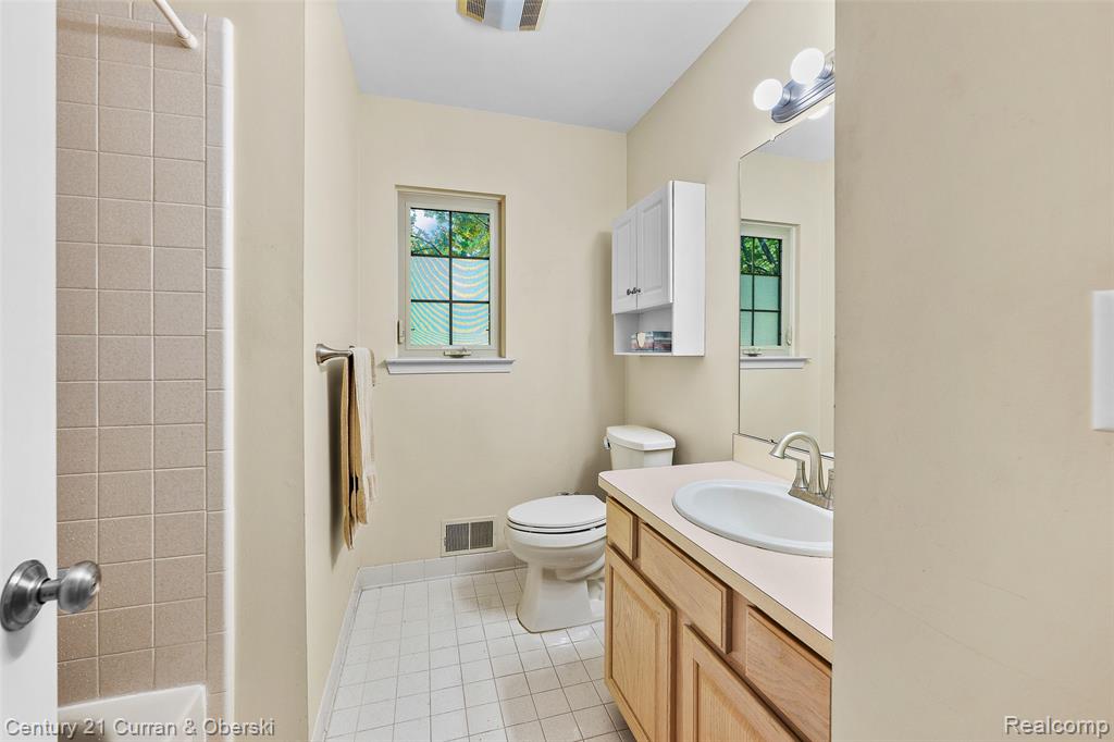 9 Canfield Circle, Dearborn Heights, MI 48127 — Photo 13