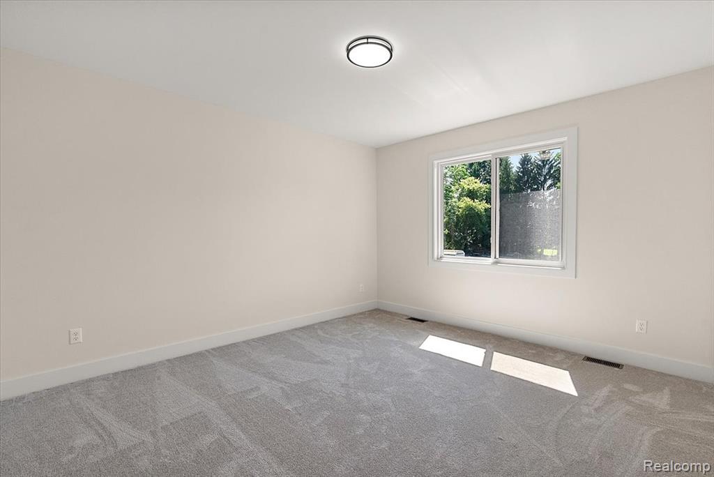 47515 Vanker Avenue, Shelby Twp, MI 48317 — Photo 29