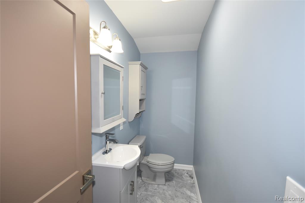 5106 Lakewood Drive, Grand Blanc, MI 48439 — Photo 10