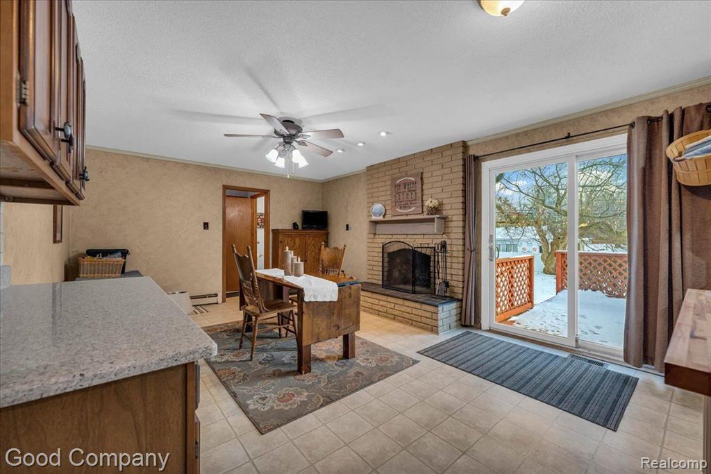 745 HOGARTH Avenue, Waterford, MI 48328 — Photo 11