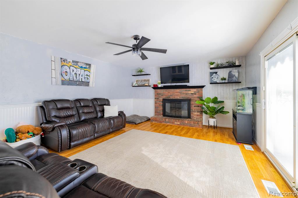 8425 HAMPTON Road, Grosse Ile, MI 48138 — Photo 11
