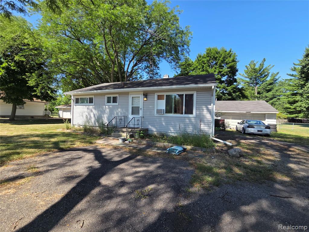 6056 Dort Highway, Grand Blanc, MI 48439