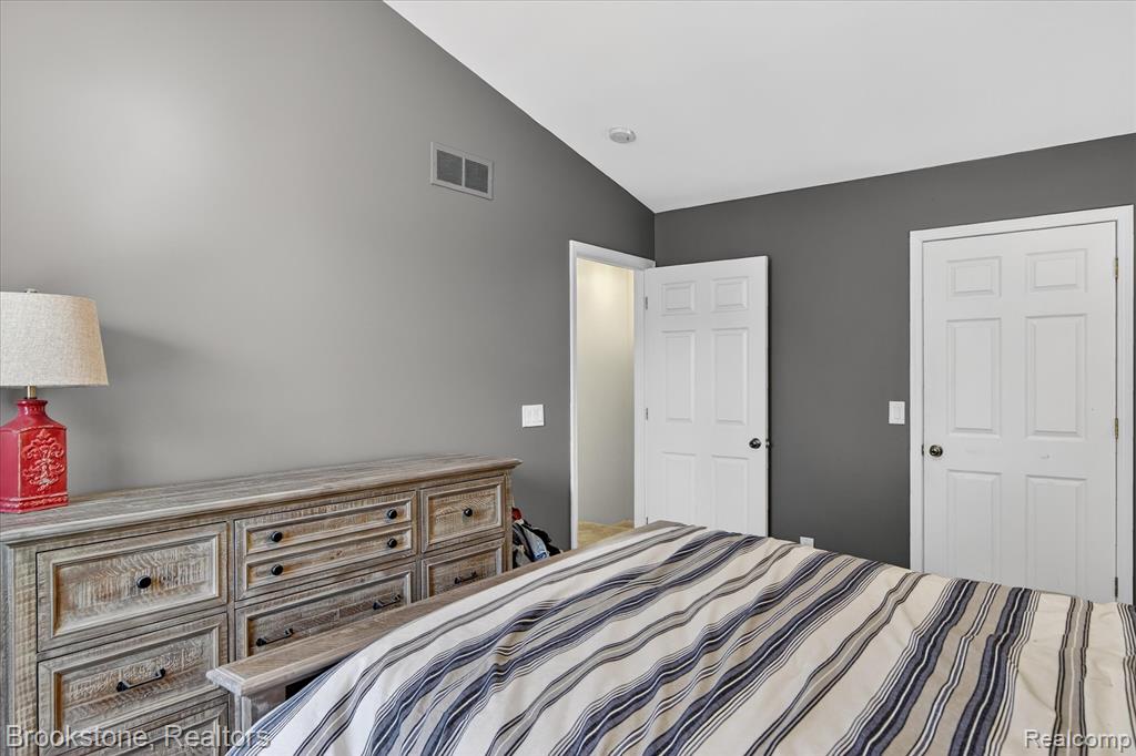 30 Pine Tree Ridge Drive, Waterford, MI, 48327