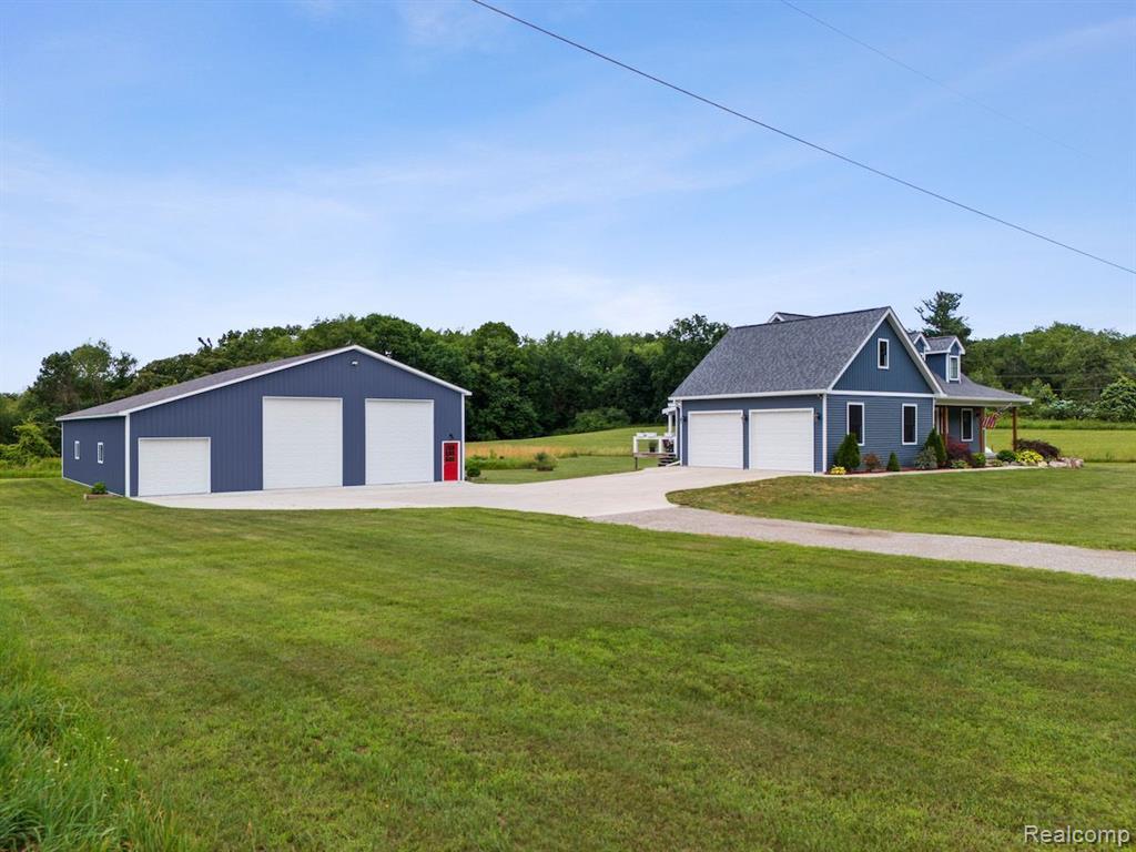 4711 Fenton Road, Hartland, MI 48353 — Photo 2