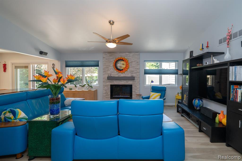 24729 SARAH FLYNN, Novi, MI — Photo 29