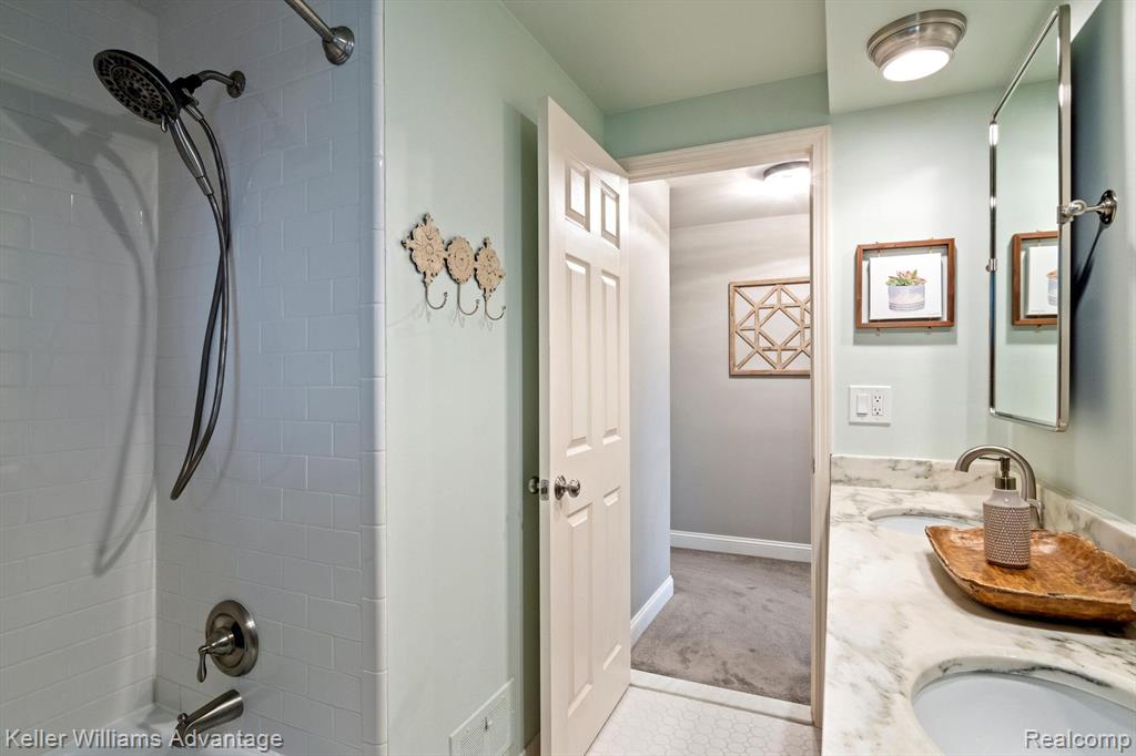 43924 ORLEANS, Canton, MI 48187 — Photo 29