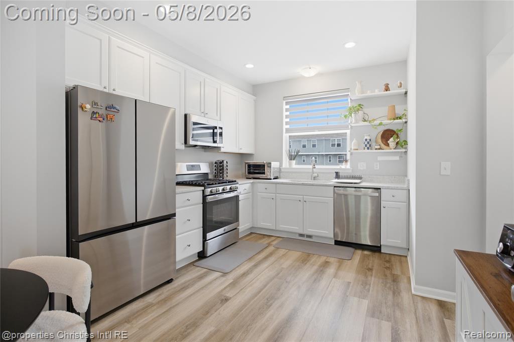 402 Jeff Keeton Drive, Hazel Park, MI 48030 — Photo 5